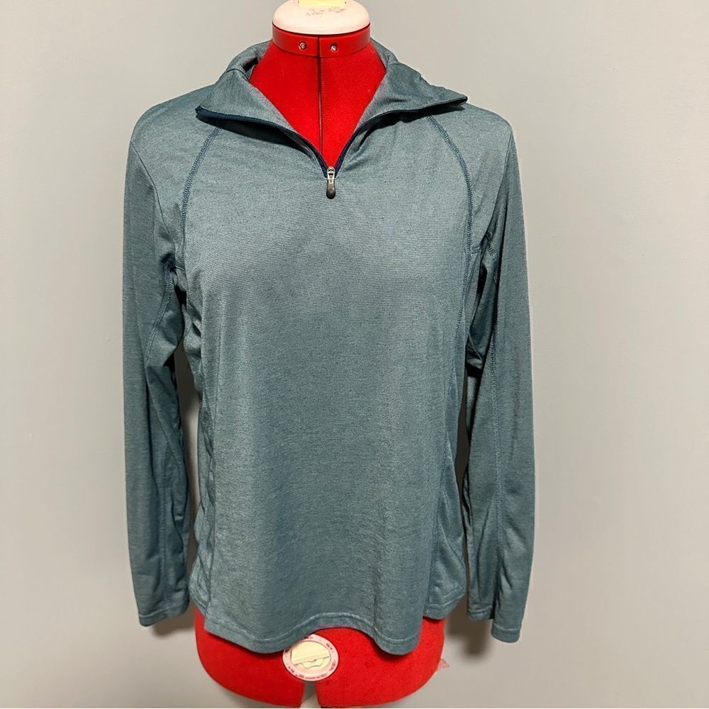 Columbia dri fit.  3/4 zipper.  lady size small.